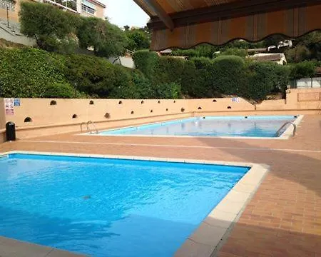 度假居 Maison Dans Domaine Avec Piscine Collective *