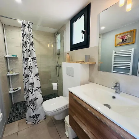 Holiday home Maison Dans Domaine Avec Piscine Collective