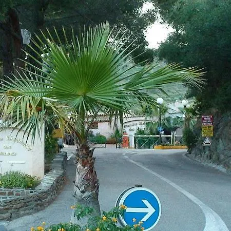 Maison Dans Domaine Avec Piscine Collective Vakantiehuis