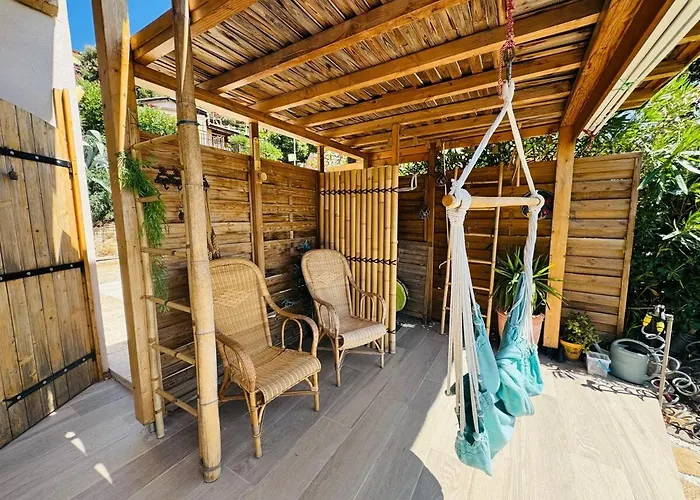 Maison Dans Domaine Avec Piscine Collective Vakantiehuis